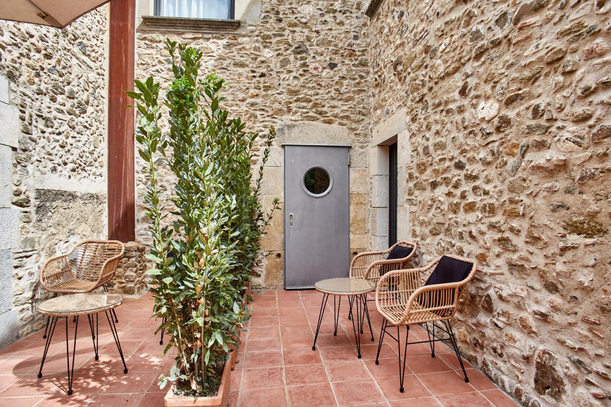 Отель Arcs De Monells - Adults Only Экстерьер фото